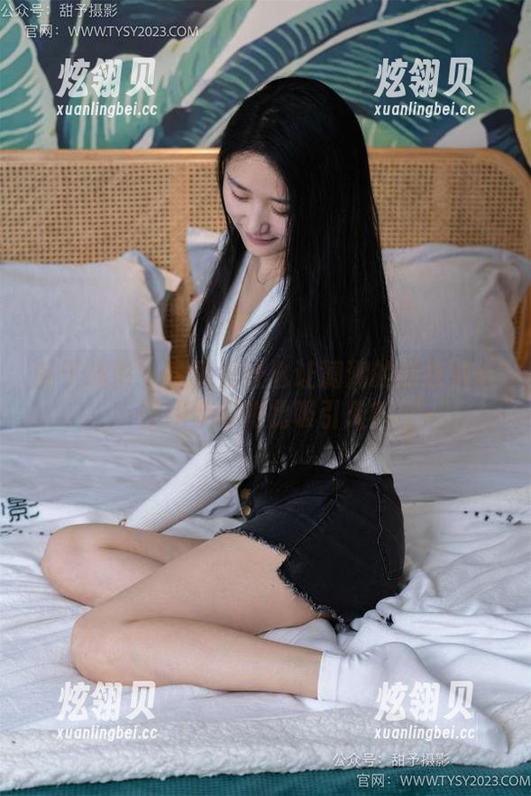 甜予摄影 - 究竟是什么让澜澜的脏白棉袜在线变得如此吸引人？