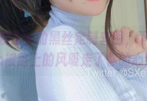 眼酱大魔王w的黑丝定制套图，下载后小心被路上的风吸走了你的心！