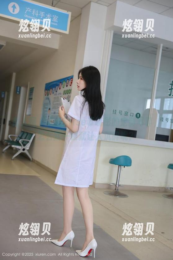 秀人网 - 学姐Elise谭晓彤的定制写真，怎么就一眼就让人沉醉呢？