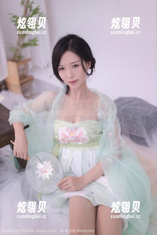 秀人网 - 别眨眼！刘飞儿Faye校园写真更新，仿佛又回到了那个无忧无虑的时光。