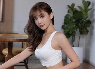 秀人网 – 孟狐狸FoxYini的私拍美图，套装魅力无限，心里有点小期待？