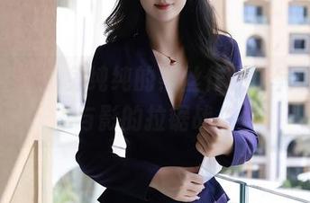 秀人网 – 小兔纯纯的黑丝作品，完全是光与影的拉锯战。