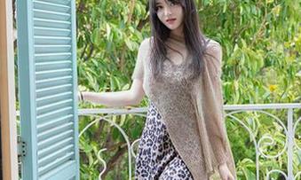 秀人网 – 爱酱里海边写真：美图无处不在，资源整得好，别闹！