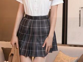 秀人网 – 许诺Sabrina带来新鲜油亮图集：是要上天还是掉进水里？