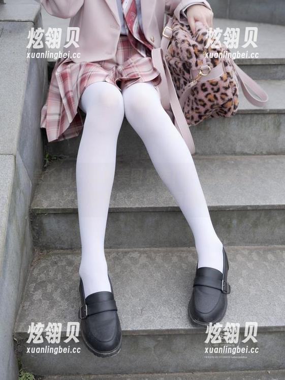 紧急企划 - 最新美图来袭！“龙崎聆音”与高跟鞋的那些随意瞬间。