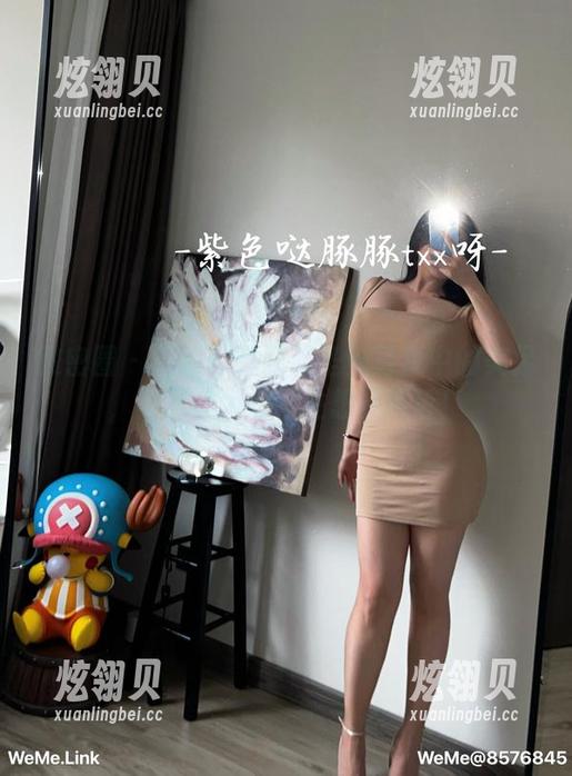 微密圈 - 紫色哒豚豚无圣光写真中的美足，真是让人忍不住想要靠近！