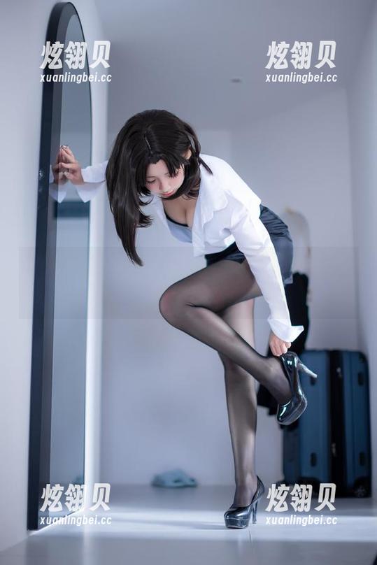 蓝小沂KiKi的御姐高清图册，是谁说美丽不够撩？