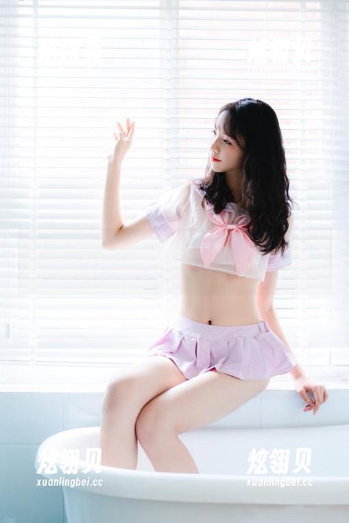 看看在线的西呱呀呀呀，蓝白女仆写真，真是稍微有点心动的感觉。