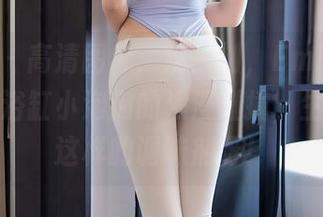 语画界 – 高清图库：那一刻，Emily顾奈奈酱与浴缸小泡泡的浪漫碰撞，生活需要这样的调味剂呀！