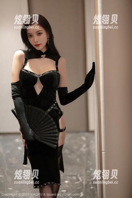 语画界 - 看程程程的美腿魅惑车拍合集，感受下‘腿’与‘车’的终极对话！