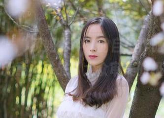 微密圈 – “辣妈女神”的自拍作品集，是否在无意间挑战了大众审美的极限？