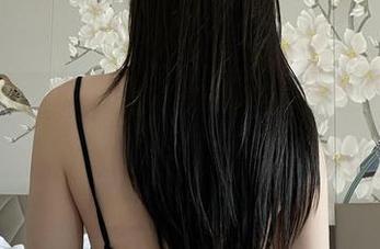 微密圈 – 铁锤姐姐与白色蕾丝袜的奇妙邂逅：原图背后，竟藏着生活的真谛！