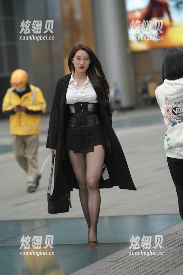 魔镜街拍 - 曼曼女仆的原图合集：清扫所有的日常——除了那个烂摊子！