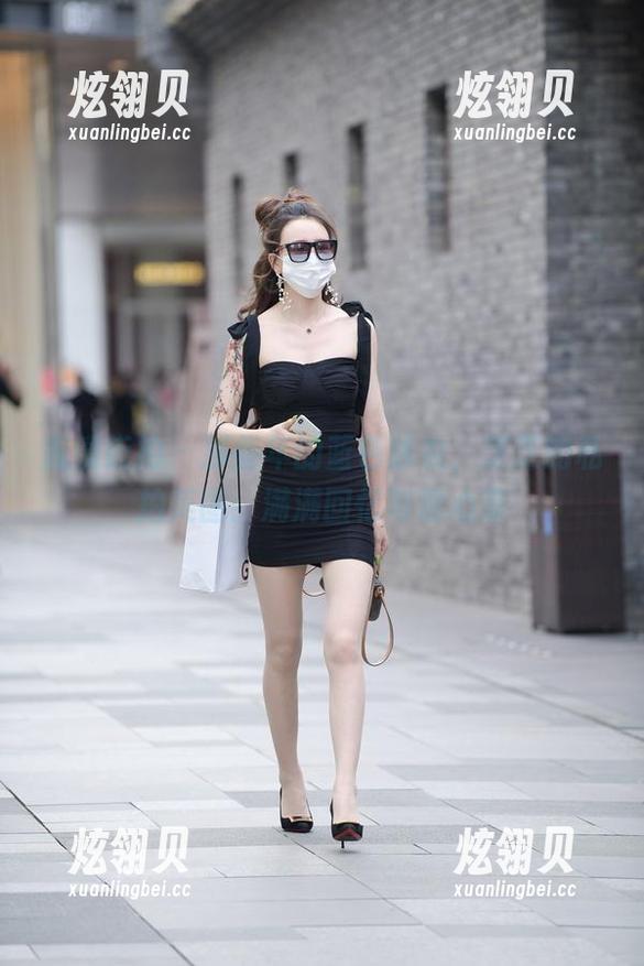 魔镜街拍 - 那些年的蓝色泳衣，芝芝的私拍美图：满满回忆与透心凉